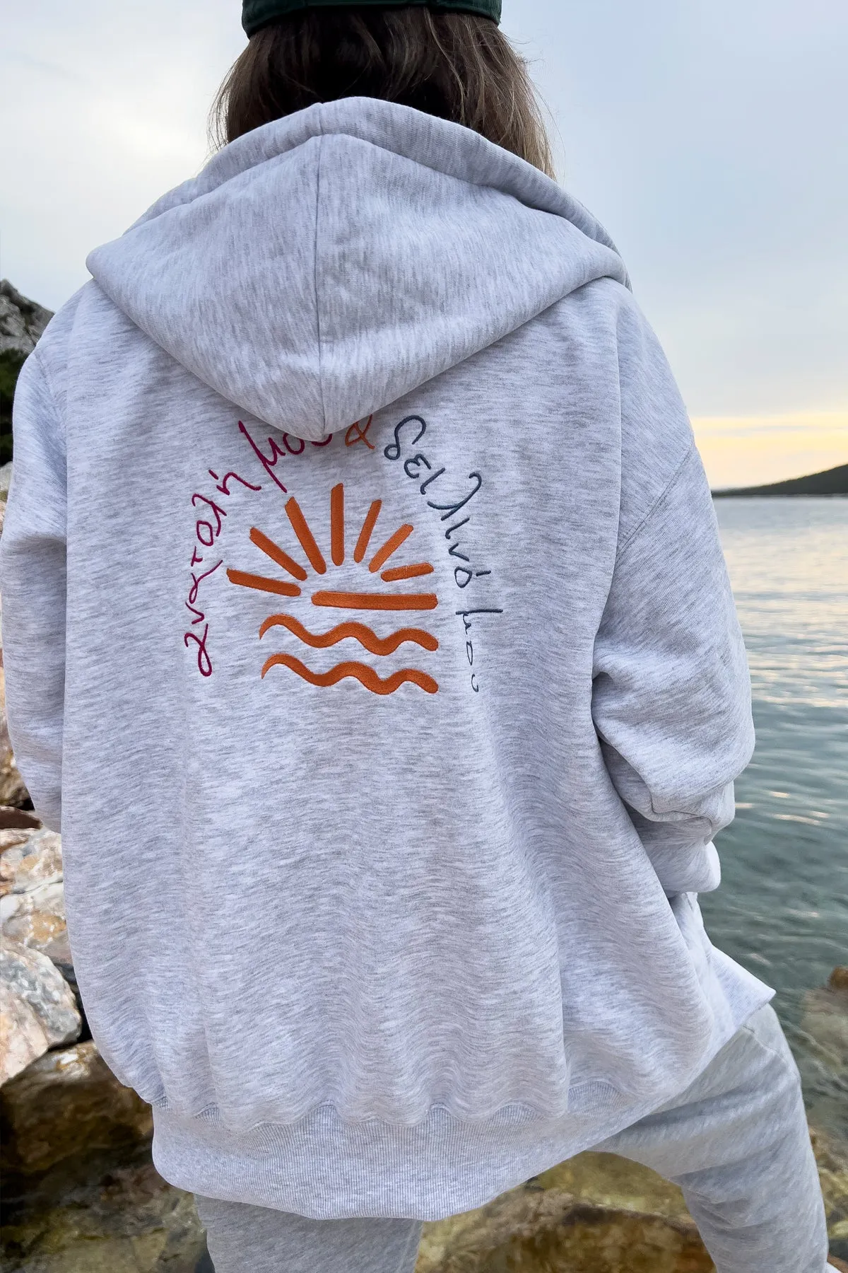 "Anatoli mou" Zaketa Hoodie in Light Grey 𝗢𝗻𝗲 𝗦𝗶𝘇𝗲