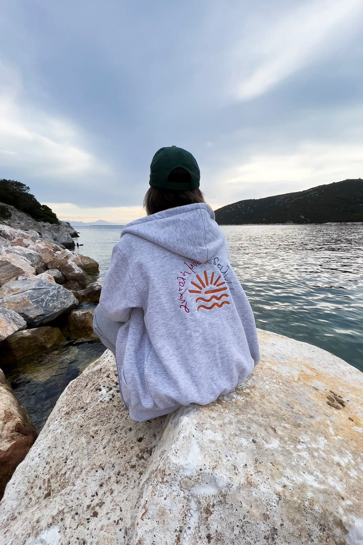 "Anatoli mou" Zaketa Hoodie in Light Grey 𝗢𝗻𝗲 𝗦𝗶𝘇𝗲